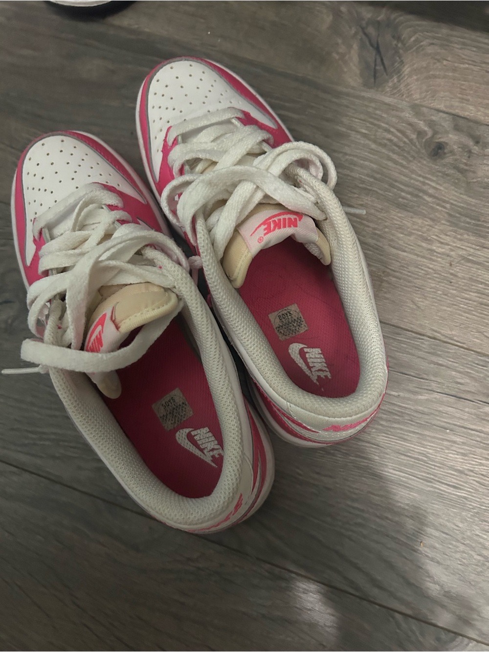 White and Pink dunks - Picture 3 of 9